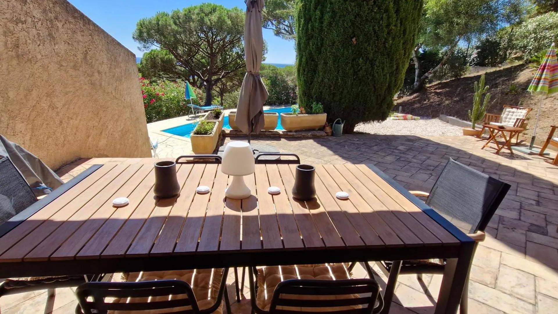 Villa Familiale Avec Piscine Privee, Proche Plage, Parking Et Wifi A Sainte-Maxime - Fr-1-780-12