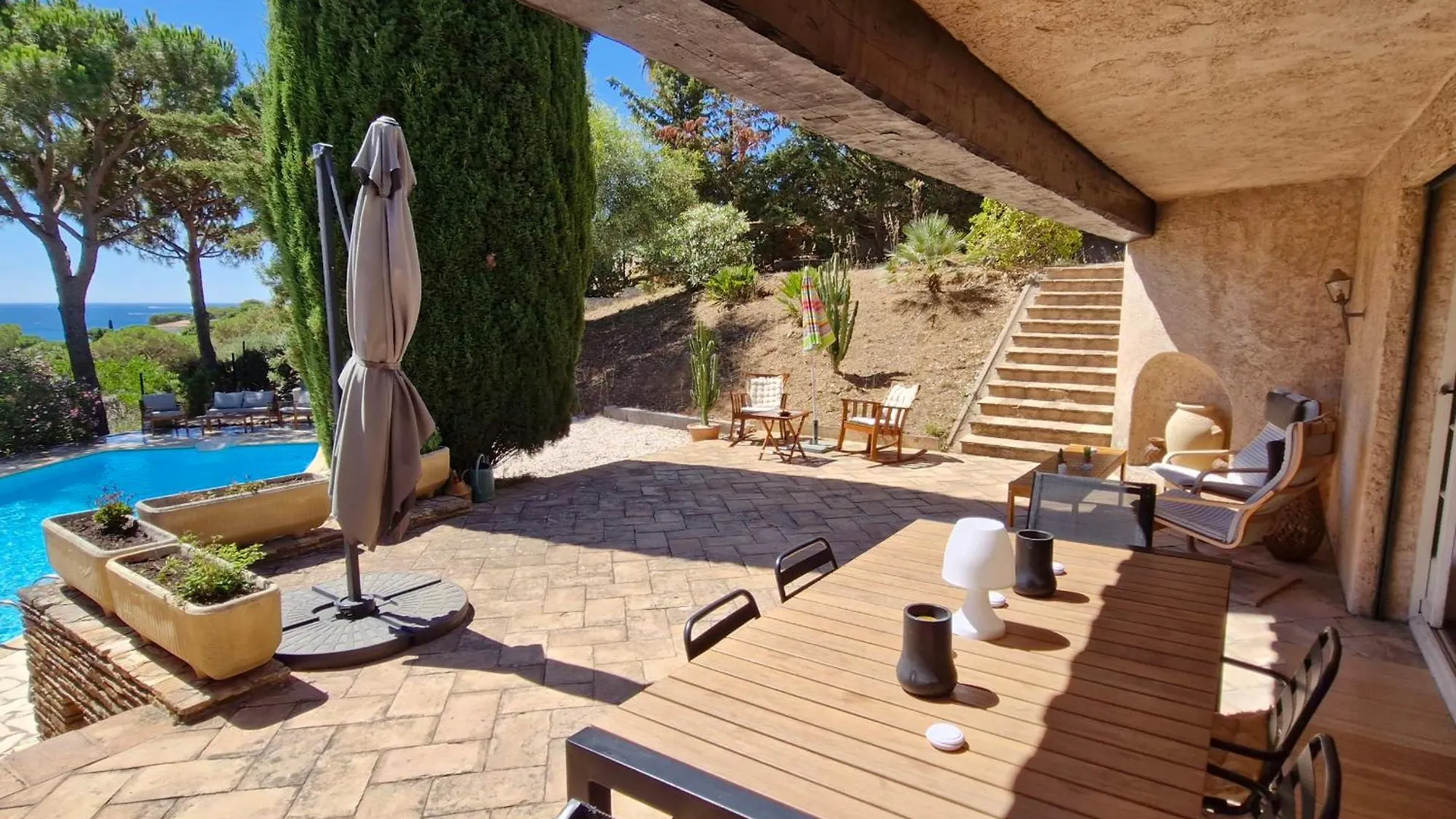 Villa Familiale Avec Piscine Privee, Proche Plage, Parking Et Wifi A Sainte-Maxime - Fr-1-780-12